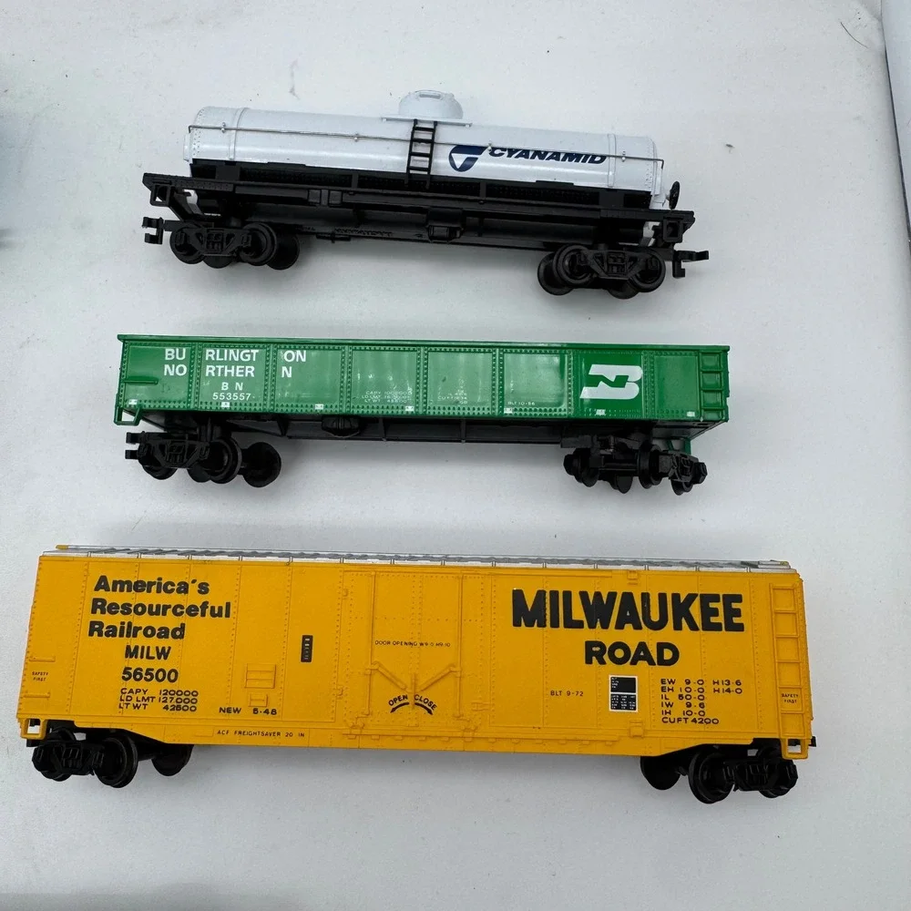 HO Scale Model‎ Train Lot Union Pacific Diesel Locomotive Freight Cars 7pc Set